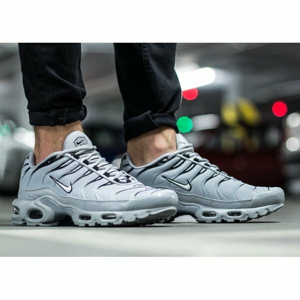 gray nike air max plus